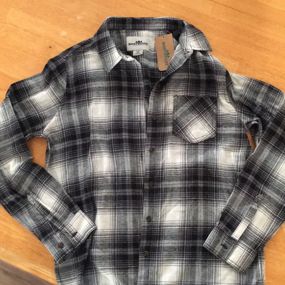 Two never warn flannels - Picture 3 of 4